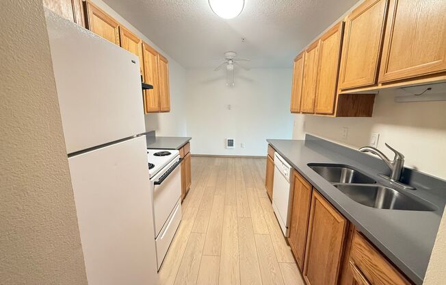 2 beds, 2 baths, 847 sqft, $1,650, Unit 44