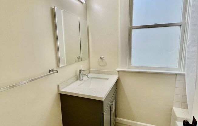 3 beds, 1 bath, $3,950, Unit 4638