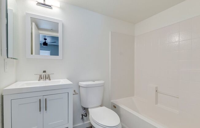 2 beds, 2 baths, 850 sqft, $1,450, Unit 207