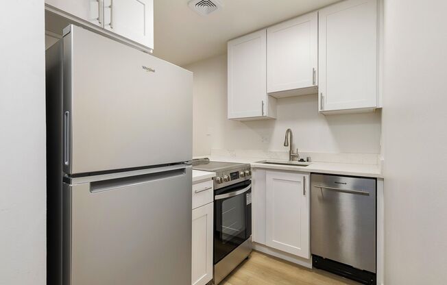 Studio, 1 bath, 450 sqft, $1,388, Unit 210
