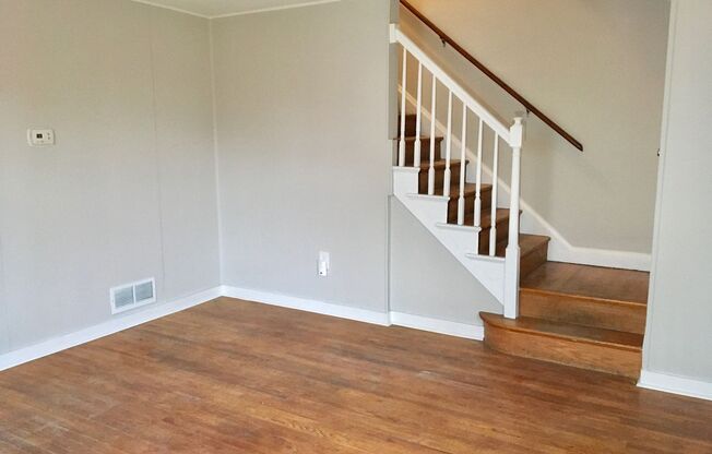 Fantastic 3 Bedroom EOG Townhome with Parking Pad in Parkville!