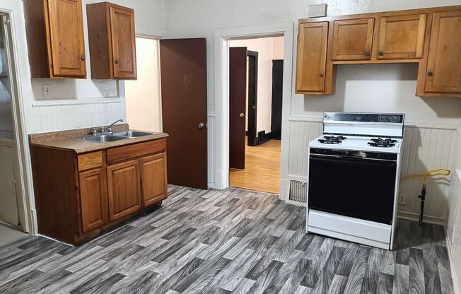 3 beds, 1 bath, $1,295