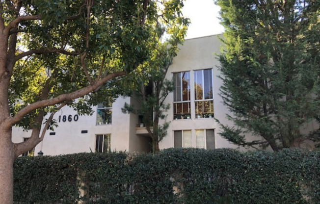 Just a Few Blocks from the Beach!