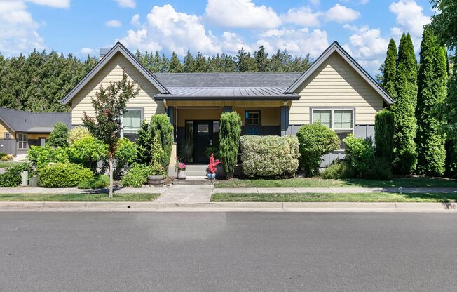 3 Bedroom/ 2 Bath Stunning Home in Eugene, OR - available NOW