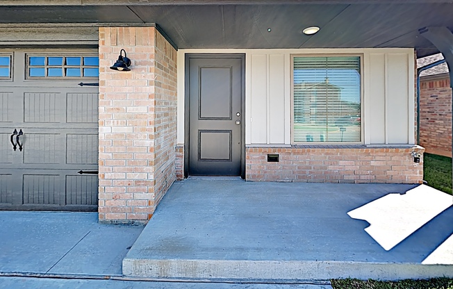 2 Bedroom, 2 Bathroom, 1 Car Garage Duplex with upgrades located off Broadway Extension, a short distance from Edmond and easy access to downtown OKC