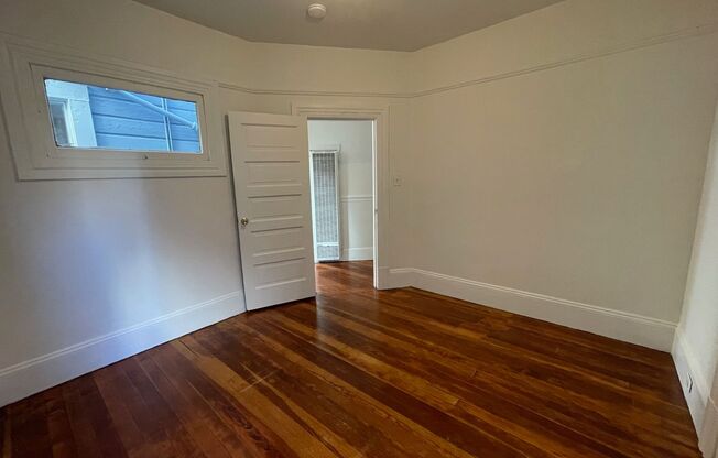 2 beds, 1 bath, $2,850, Unit 385 7th Ave