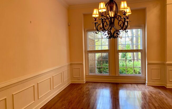 AMAZING Luxurious Residence, Near Educational Facilities, With Upscale Amenities!