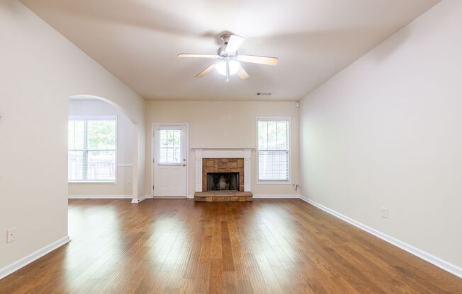 Gorgeous 3 bedroom/2.5 bath in Peachtree Corners!