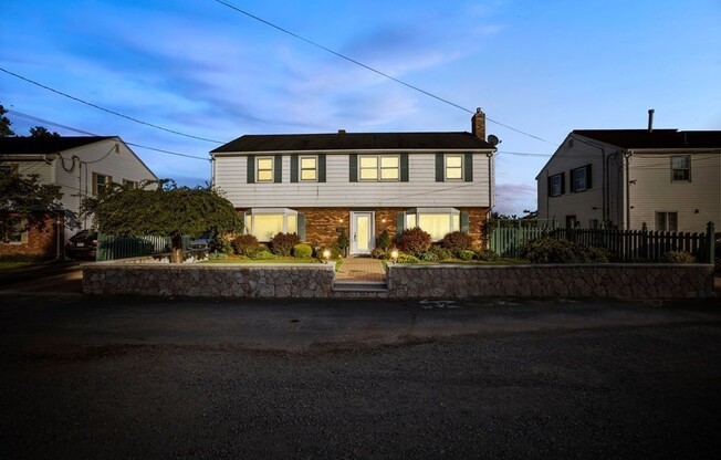 19 SWAN AVE