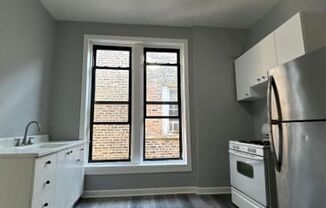 2 beds, 1 bath, $1,400, Unit 3R