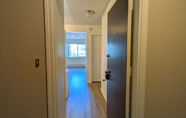 1 bed, 1 bath, 700 sqft, $1,125, Unit #30