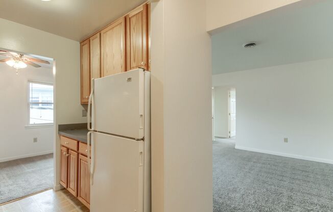 2 beds, 1 bath, $1,350, Unit 22