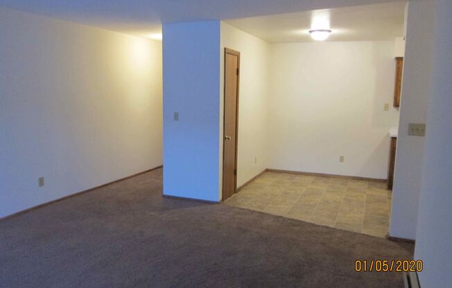 3 beds, 2 baths, $1,200, Unit 07