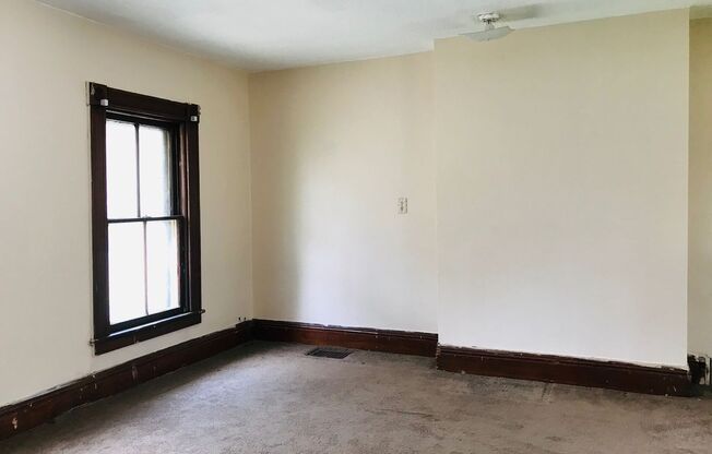 2 beds, 1 bath, $995, Unit BACK