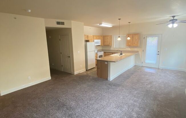 2 beds, 2 baths, 1,200 sqft, $1,550, Unit 6850 Spurwing #106