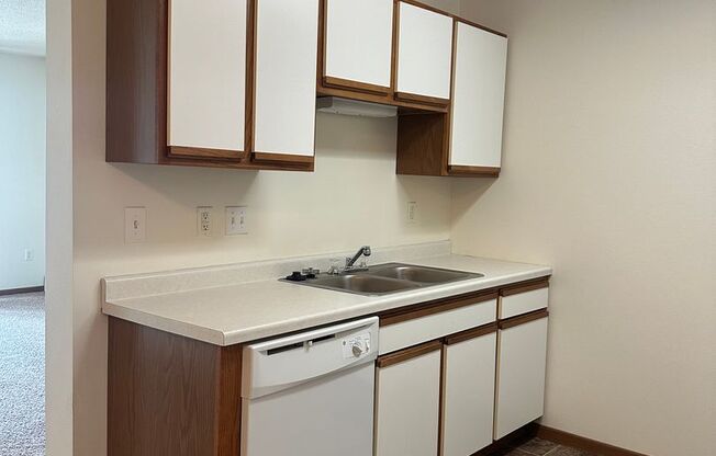 2 beds, 1 bath, 900 sqft, $795, Unit 312