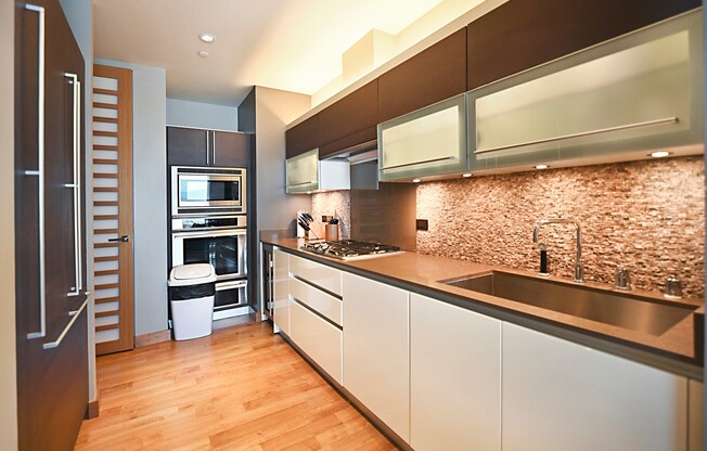 1 bed, 1.5 baths, $6,995