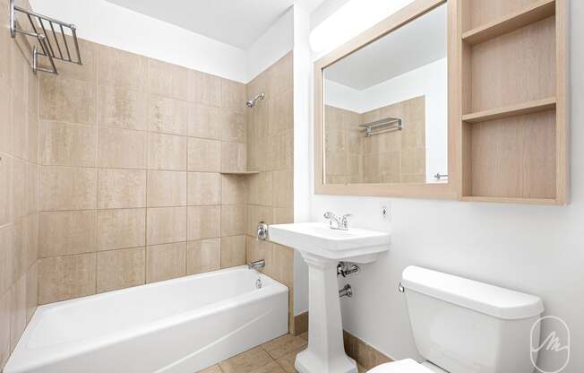 Studio, 1 bath, $4,100, Unit 4I