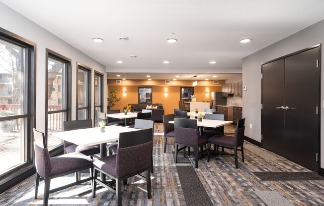 2 beds, 1.5 baths, 976 sqft, $1,525, Unit 9975-101