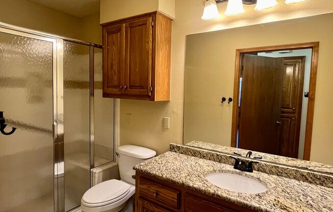 2 beds, 1 bath, $1,395