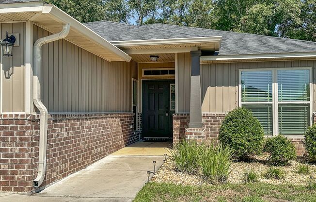 Spacious 4 Bed/2 Bath Home with Community Park, Playground, and Splash Pad