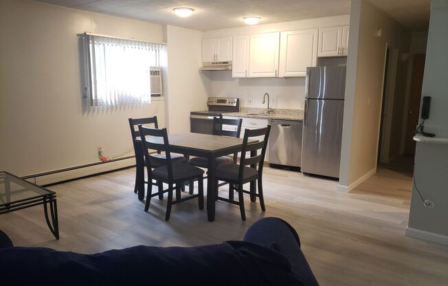 1 bed, 1 bath, 682 sqft, $1,800, Unit 03