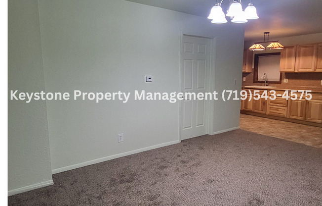 $500 OFF MOVE IN SPECIAL! Downtown Apartment with Private Entrance $1000/$1000