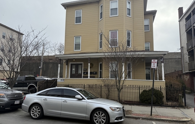 195 MILLBURY ST