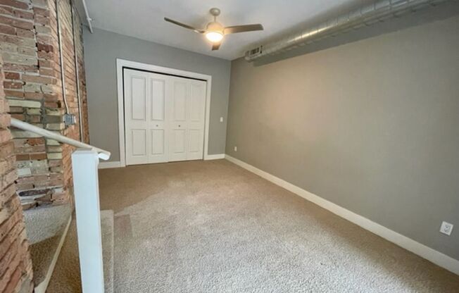 Gorgeous 2 bed/1.5 bath in the Heart of Downtown GR ***AVAILABLE NOW**