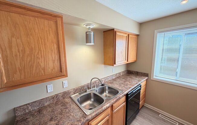 3 beds, 3 baths, 1,450 sqft, $1,620, Unit 1501-13