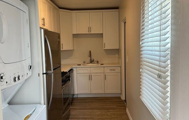 1 bed, 1 bath, $1,995, Unit 954 22nd Street