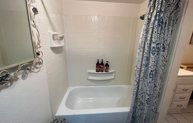 2 beds, 1 bath, $2,500