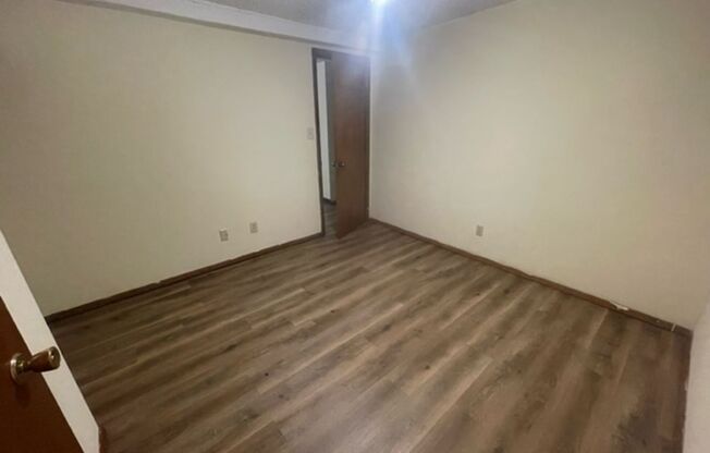 2 beds, 1 bath, 650 sqft, $700, Unit Unit 6