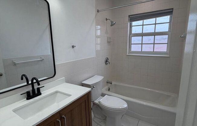 2 beds, 1 bath, 900 sqft, $2,250, Unit 5141-209