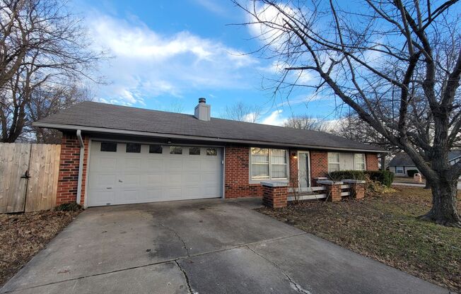 3 beds, 1.5 baths, 1,253 sqft, $1,550, Unit 2105 South Ash Ave