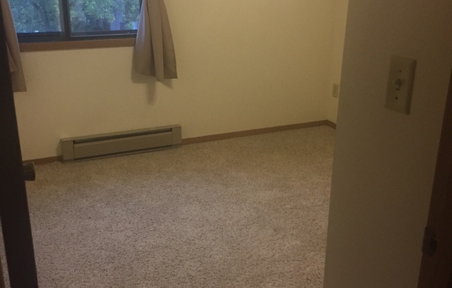 2 beds, 1 bath, $900