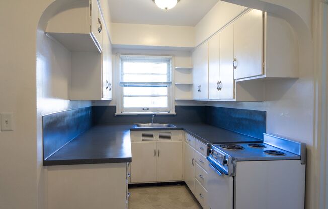 Finally, a Place That’s All Yours — Cozy Downtown 1bd/1bth Awaits!
