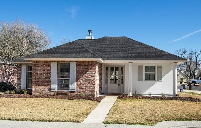 Beautiful 3 bedroom 2 bath home in Azalea Lakes!