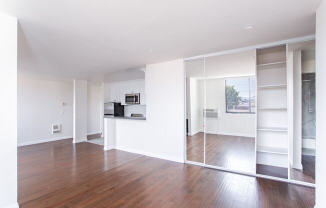 Studio, 1 bath, 476 sqft, $2,400, Unit 212