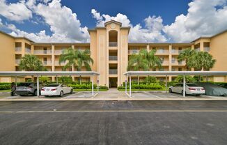 ** Estero Condo ~ Just Remodeled ~ 2Bed/2Bath ~ Lake Views **