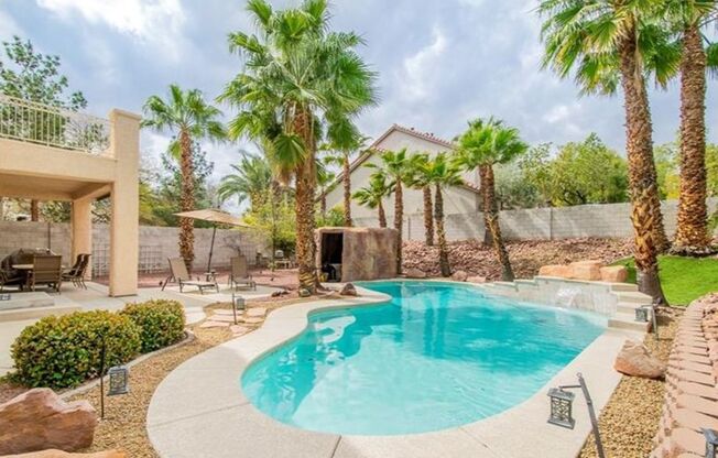 Luxurious Oasis in Green Valley Ranch!!