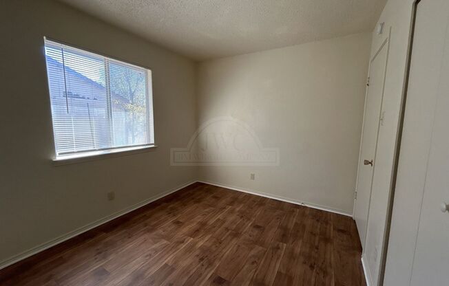 3 beds, 2 baths, $1,025