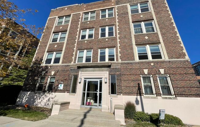 Studio, 1 bath, $875, Unit 15