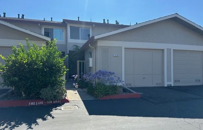 Large and Beautiful 2-Story Townhouse in Desired Merrivale West Community!
