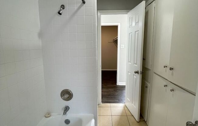 3 beds, 2 baths, 1,256 sqft, $1,550, Unit 12-1203 W/D