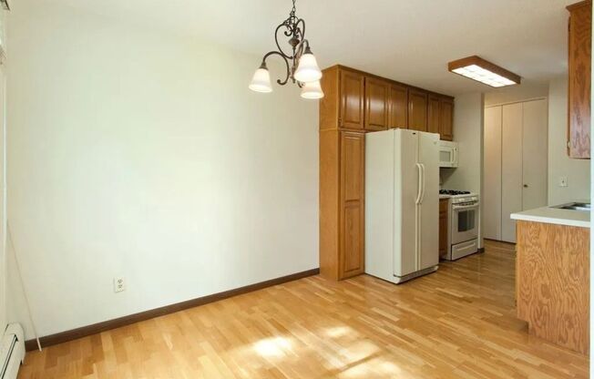 Cedarwood Condos - Cable, Internet & Underground Parking Included!