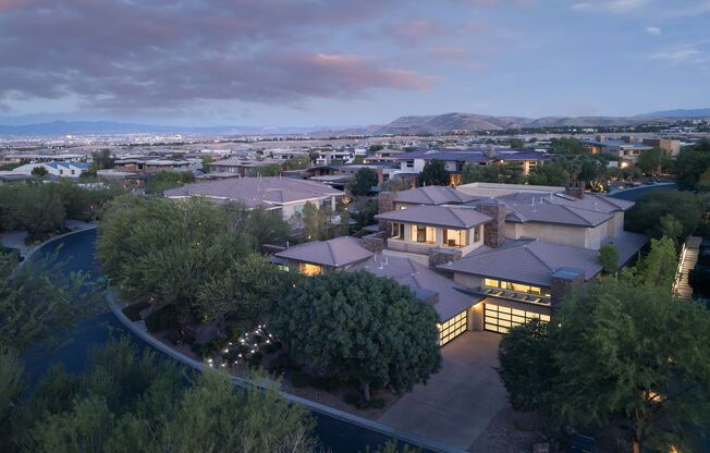 LUXURY LIVING IN THE RIDGES