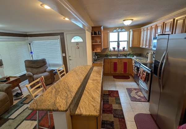 215 S CEDAR AVE