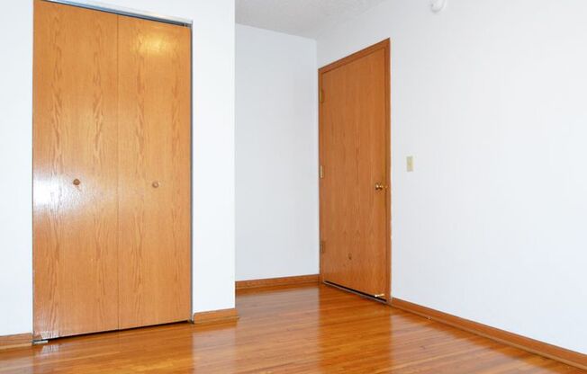 2 beds, 1 bath, 725 sqft, $1,215, Unit 1 - 23
