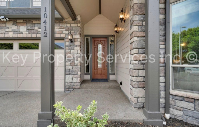Gorgeous 4-Bedroom Orchards Home